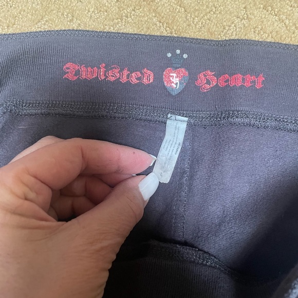 COPY - TWISTED HEART SWEAT OUTFIT - Picture 4 of 11